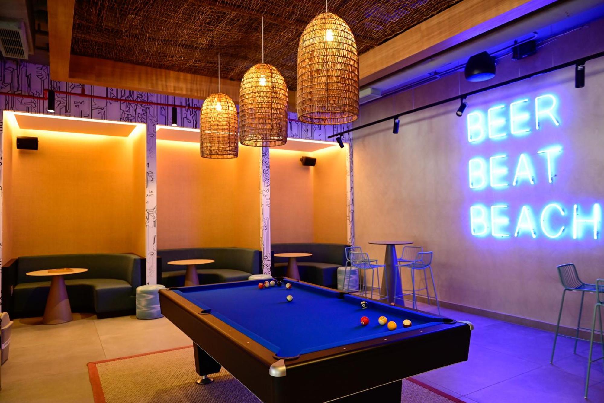 Aloft Playa Del Carmen Hotel ภายนอก รูปภาพ The interior of the bar