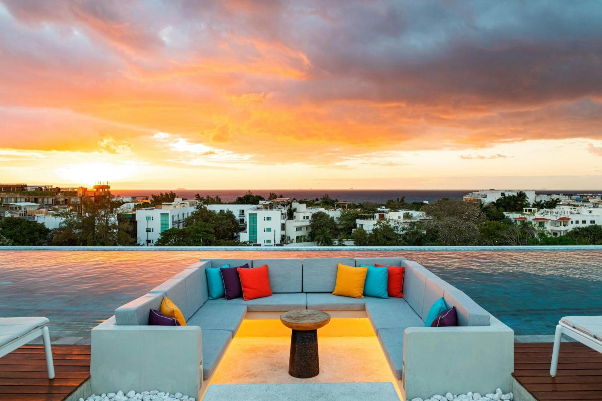 Aloft Playa Del Carmen Hotel ภายนอก รูปภาพ Sunset at the rooftop pool