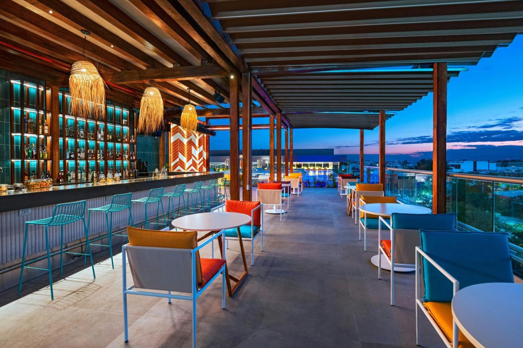 Aloft Playa Del Carmen Hotel ภายนอก รูปภาพ The rooftop bar at the W Bali