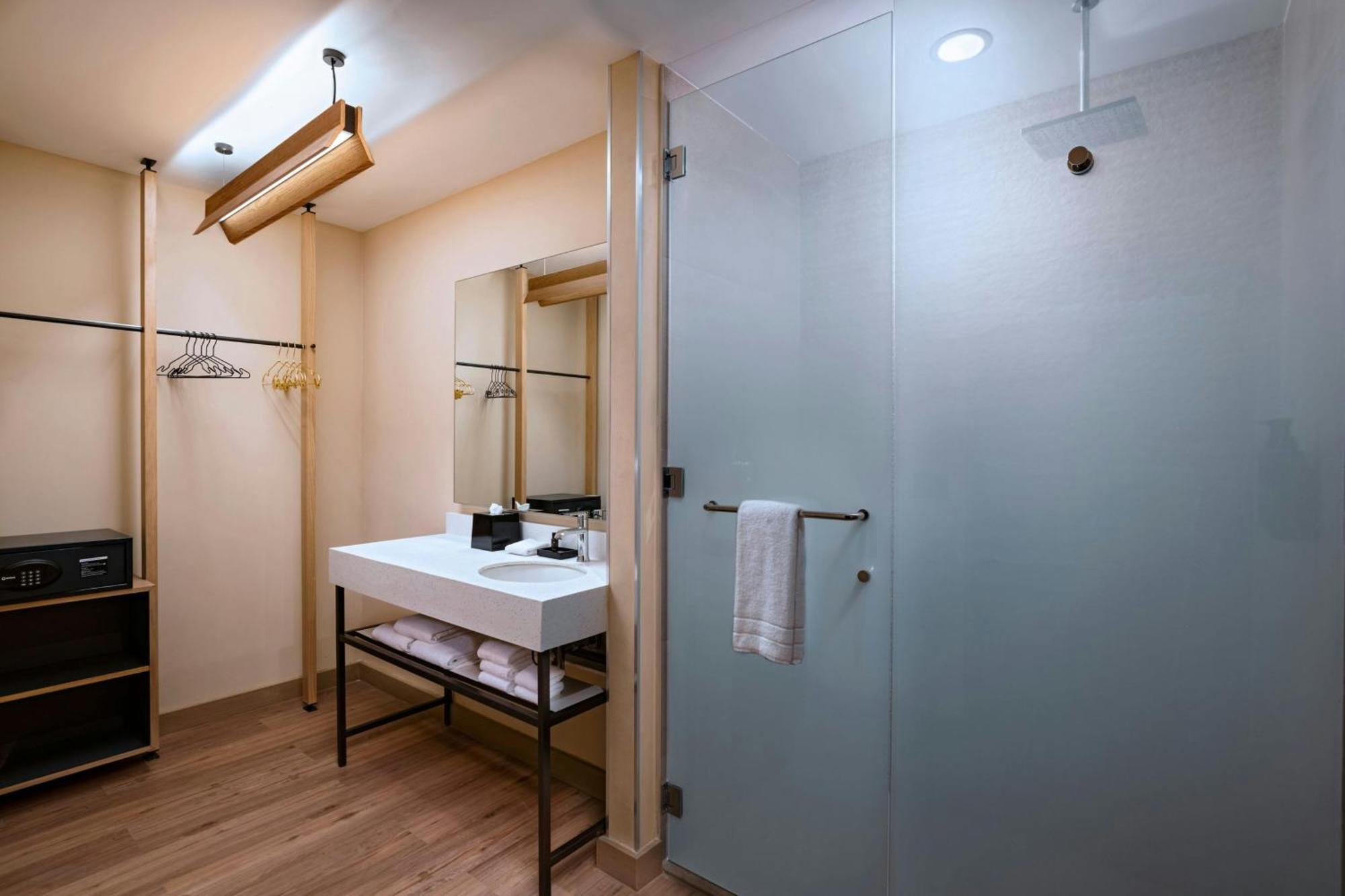 Aloft Playa Del Carmen Hotel ภายนอก รูปภาพ Bathroom