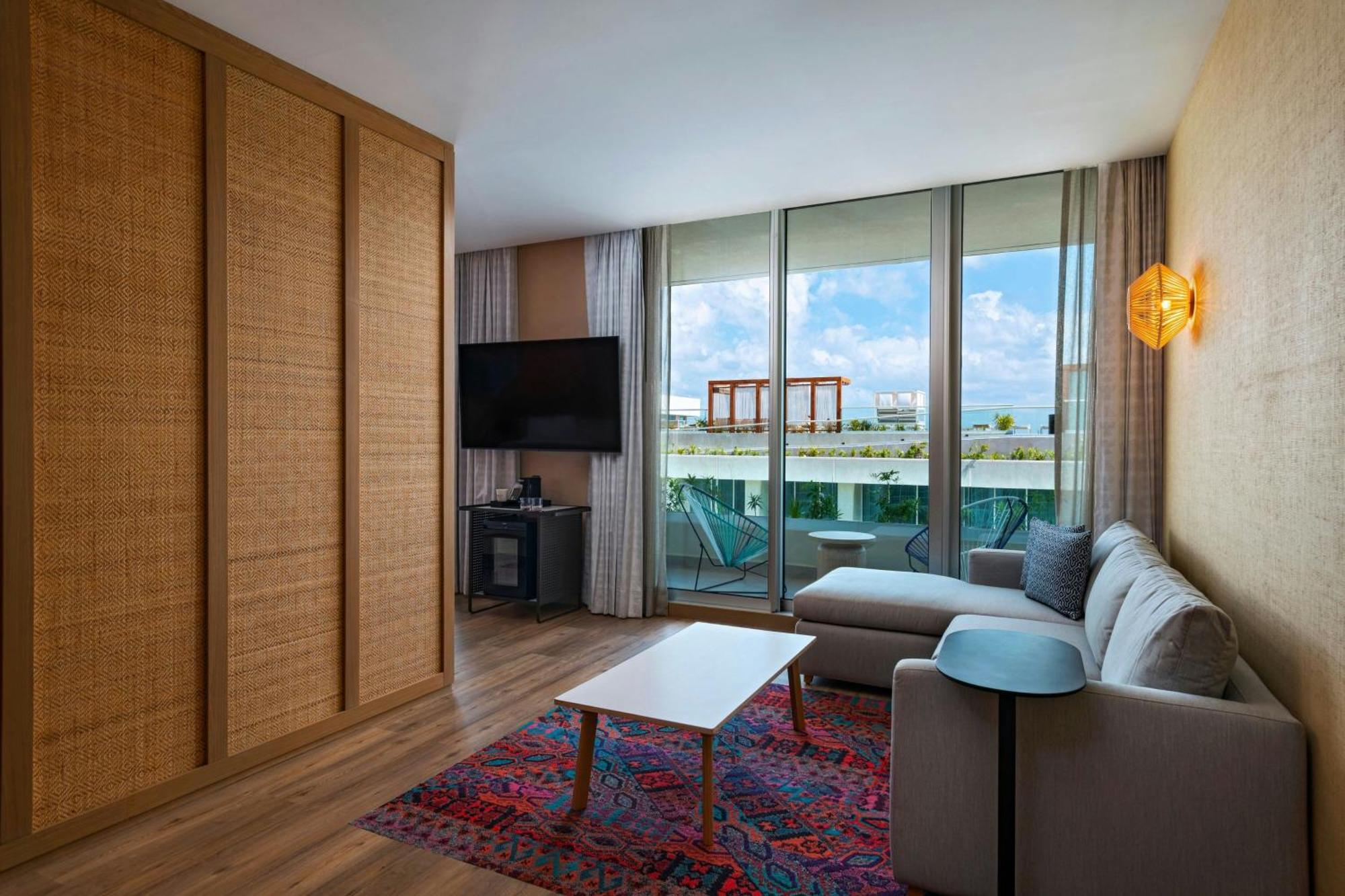 Aloft Playa Del Carmen Hotel ภายนอก รูปภาพ A suite at the W Miami