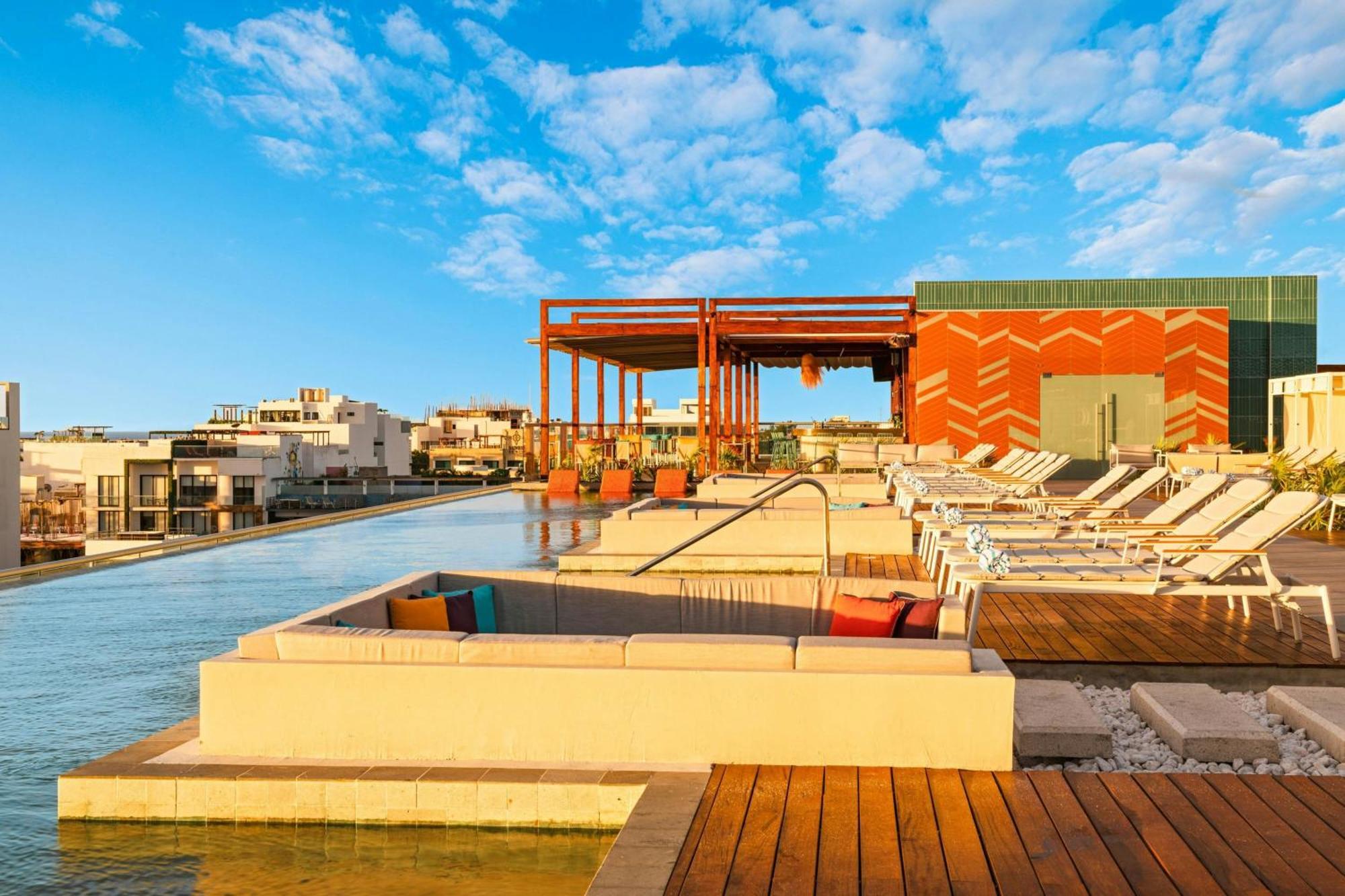 Aloft Playa Del Carmen Hotel ภายนอก รูปภาพ Rooftop pool at the Hotel