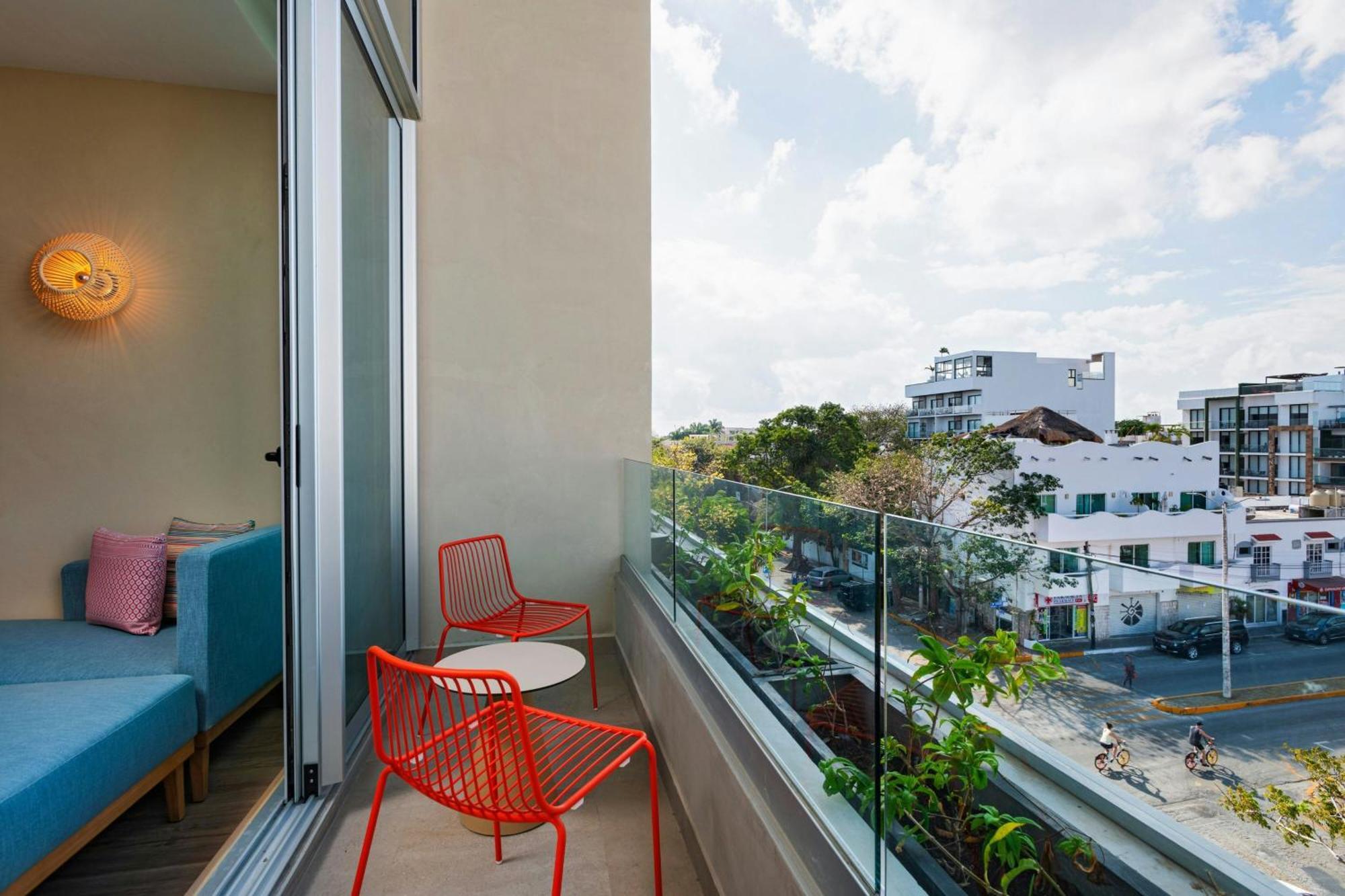 Aloft Playa Del Carmen Hotel ภายนอก รูปภาพ Balcony of a hotel room
